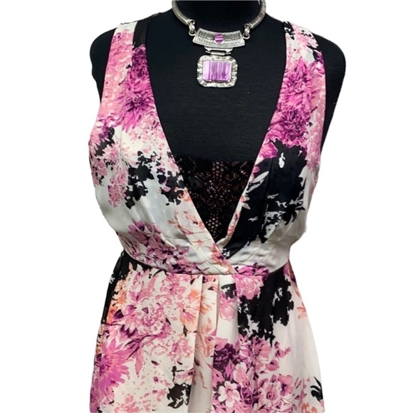 Emma & Michele Floral Dress - Picture 2 of 5